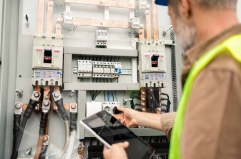 Strumenti e componenti elettrici sopra