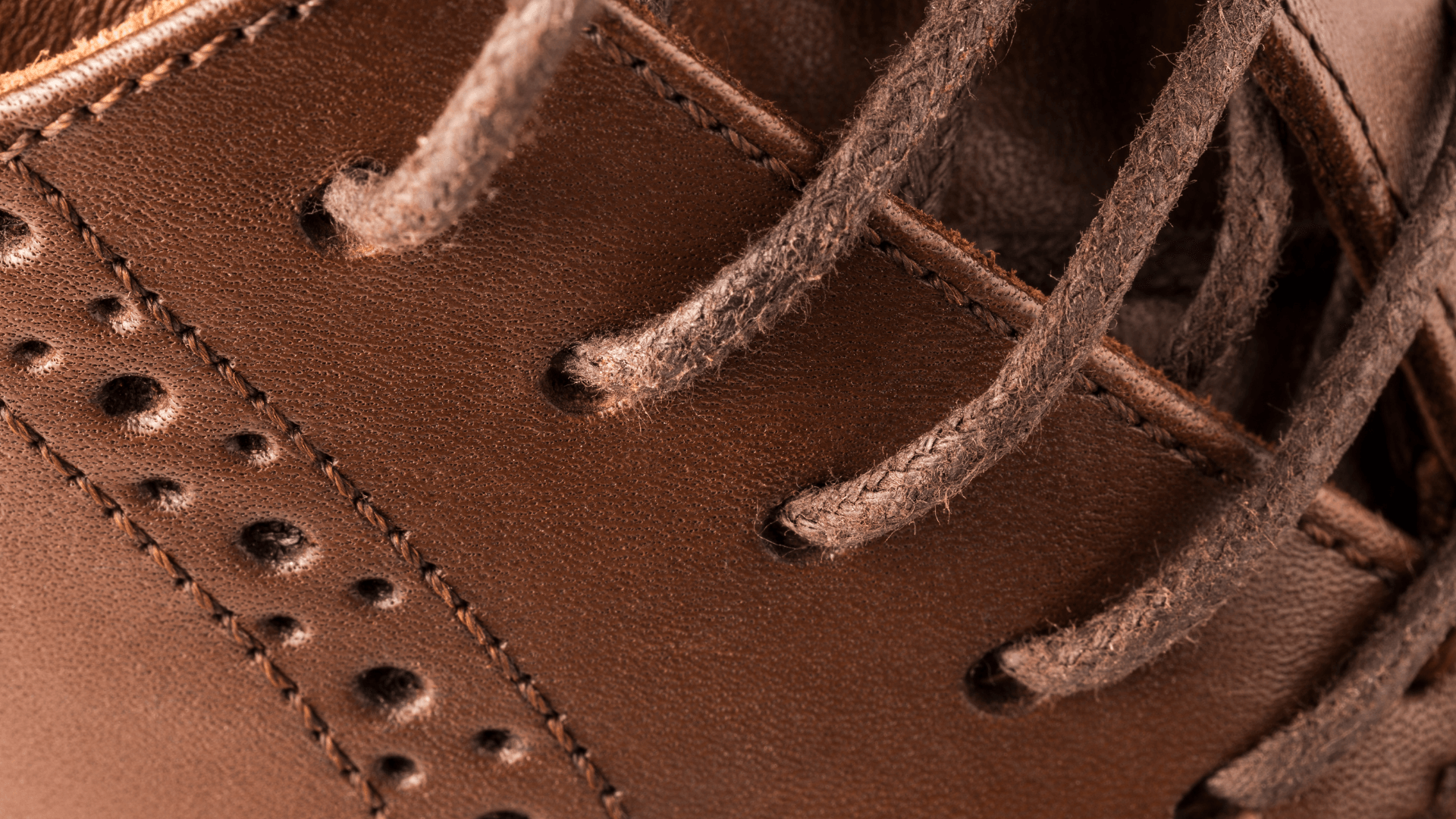 Chaussure brune en cuir