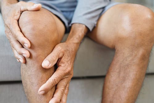 man with knee pain