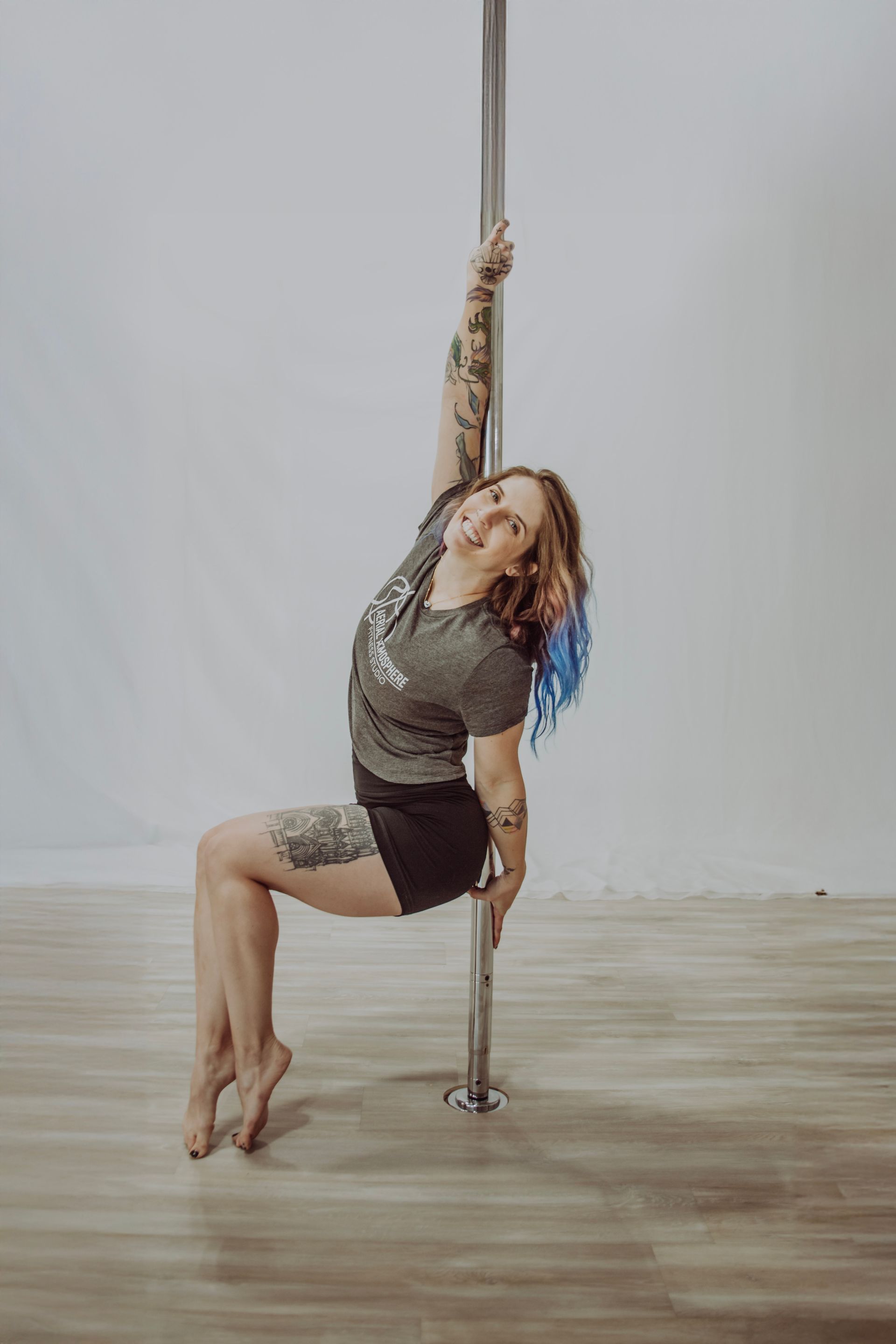 learn to pole dance, stripper pole dance classes, pole fitness, pole dancing classes, lubbock texas, beginner pole dancing classes, easy pole fitness