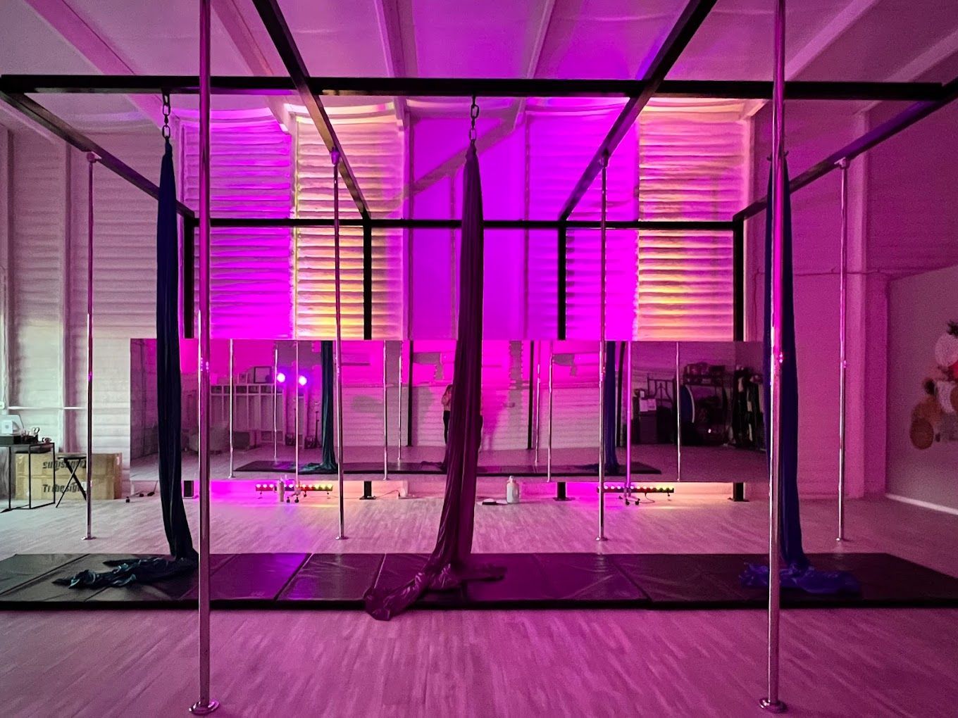 beginner aerial silks, beginner aerial hammock, adult silks and hammock classes in lubbock, lubbock's only hammock class.