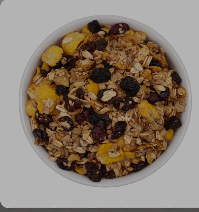 Tazón de granola con frutos secos.