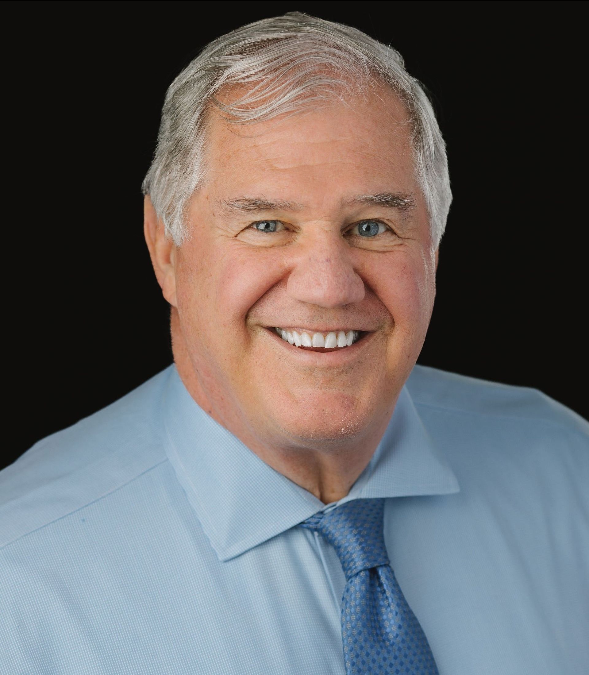 A green ribbon with the words `` coming soon '' on it.