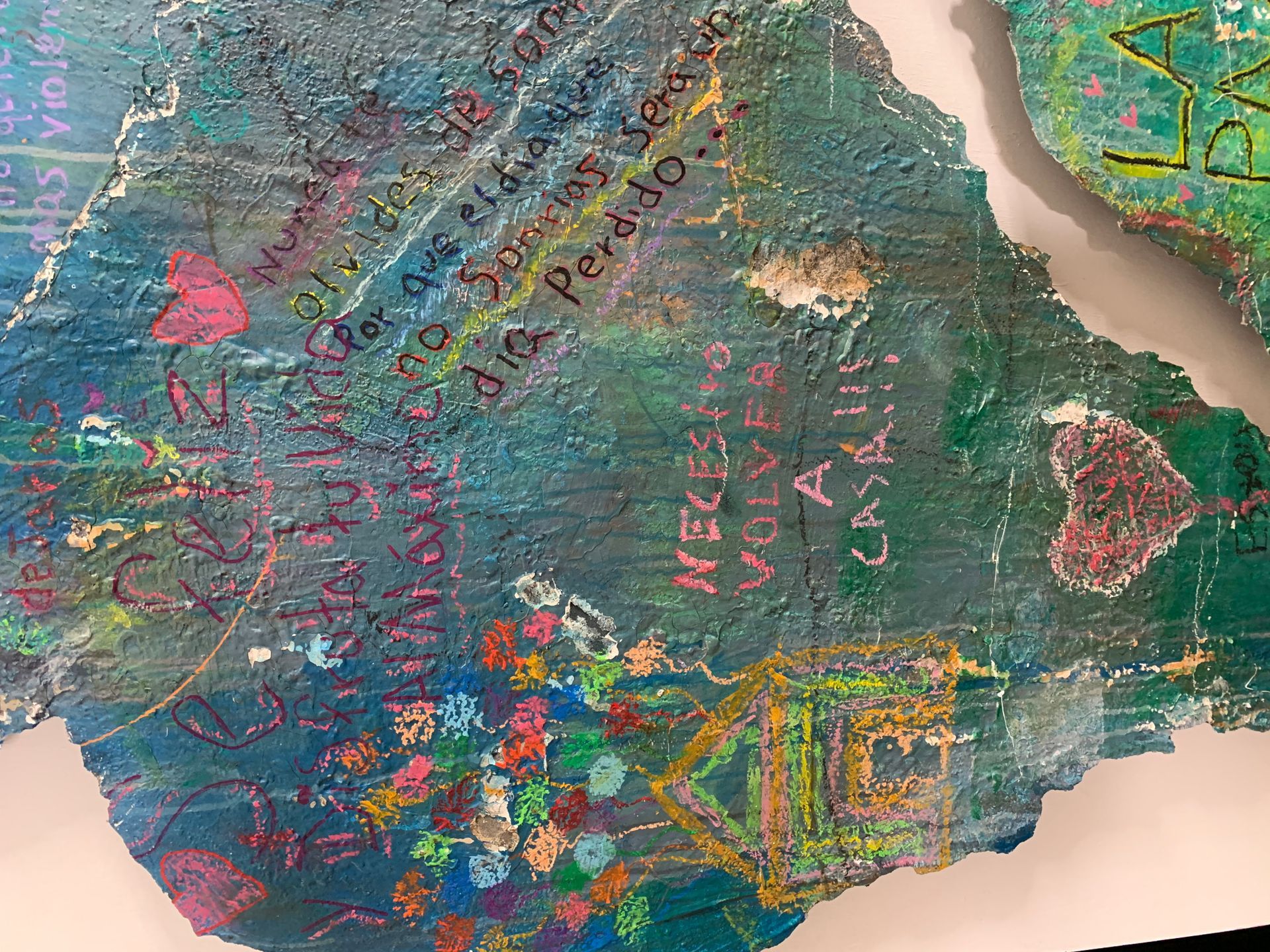 A close up of a painting with the word casa on it