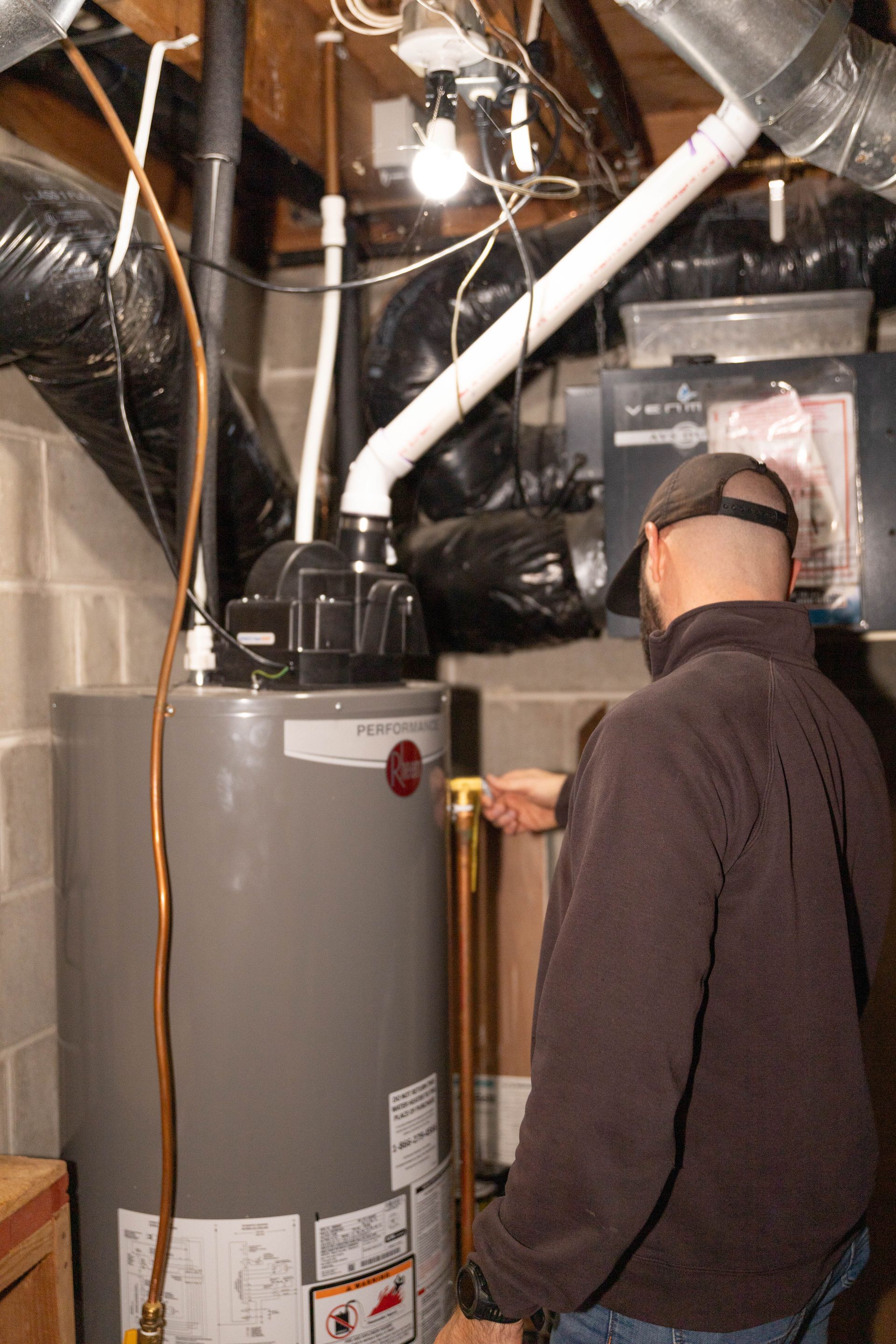 Blue Yeti Service technician doing an AC tuneup