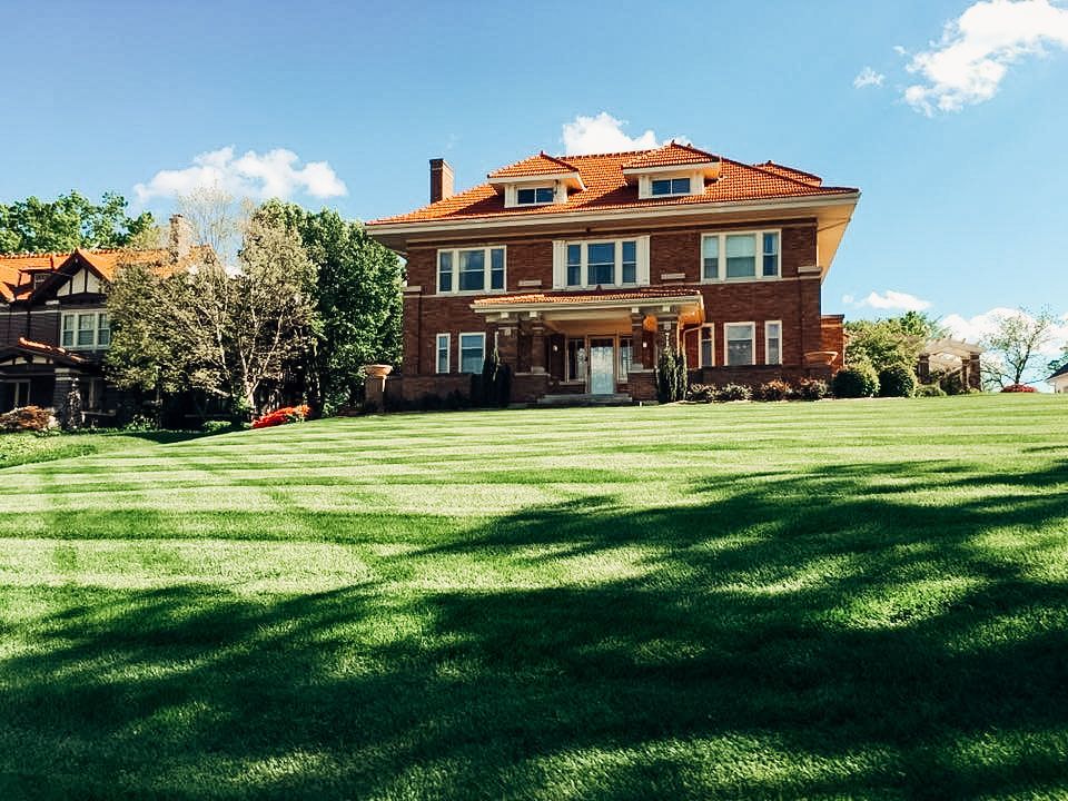 Maintain the Beauty of Your Mid-Missouri Lawn in the Spring With Boulder Creek Lawn & Landscape