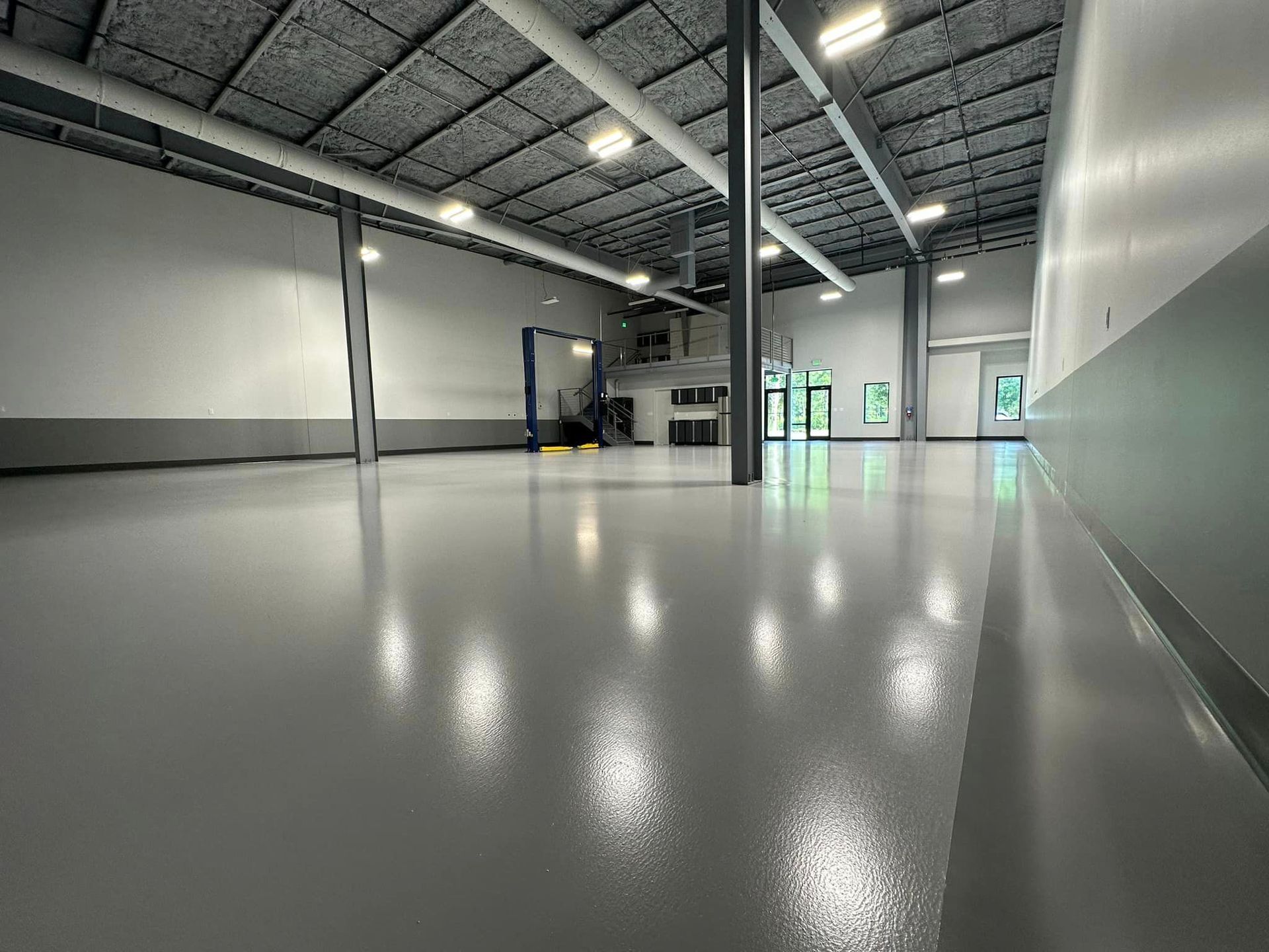 seamless, glossy epoxy floor with improved aesthetic appeal