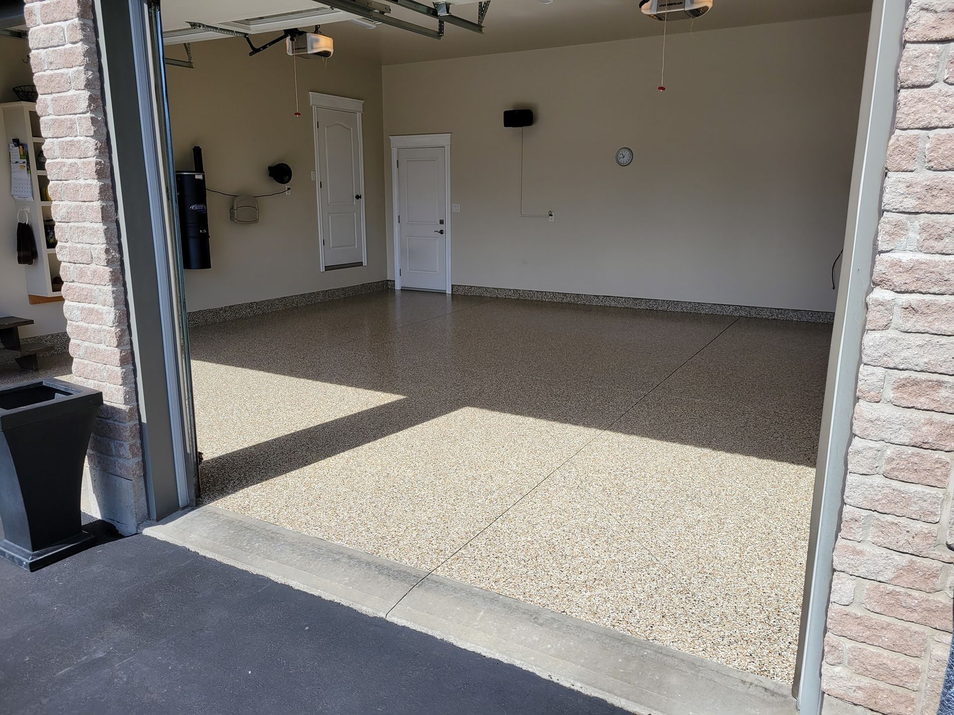 Image of epoxy garage floor.