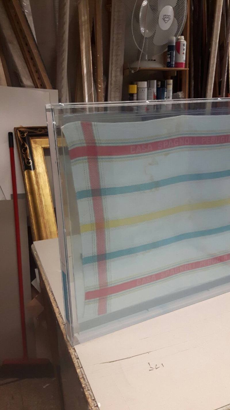 Cornice in plexiglass