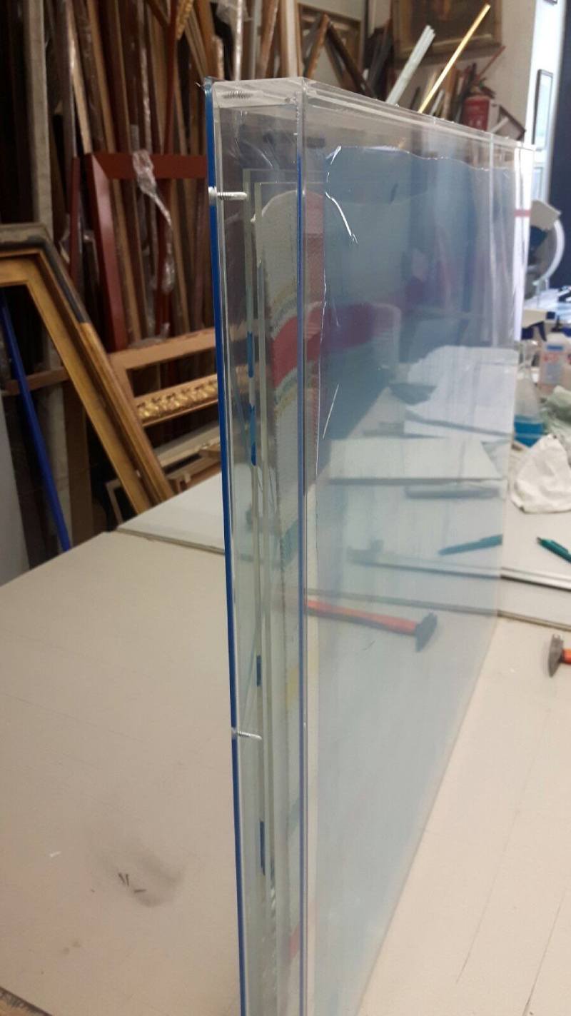 Cornice in plexiglass