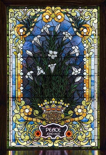 Exterior and interior photos of Hultgren Funeral Home and Cremation Center Wheaton Location