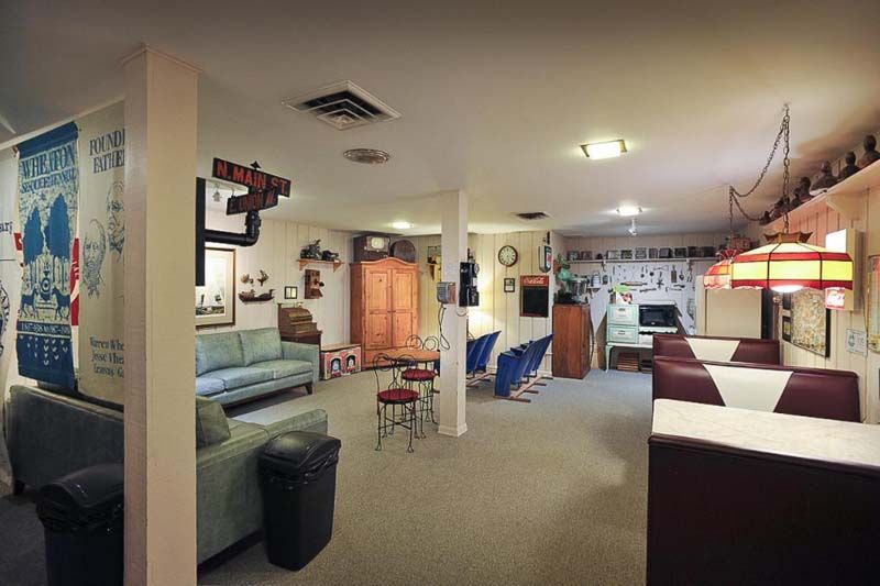 Exterior and interior photos of Hultgren Funeral Home and Cremation Center Wheaton Location
