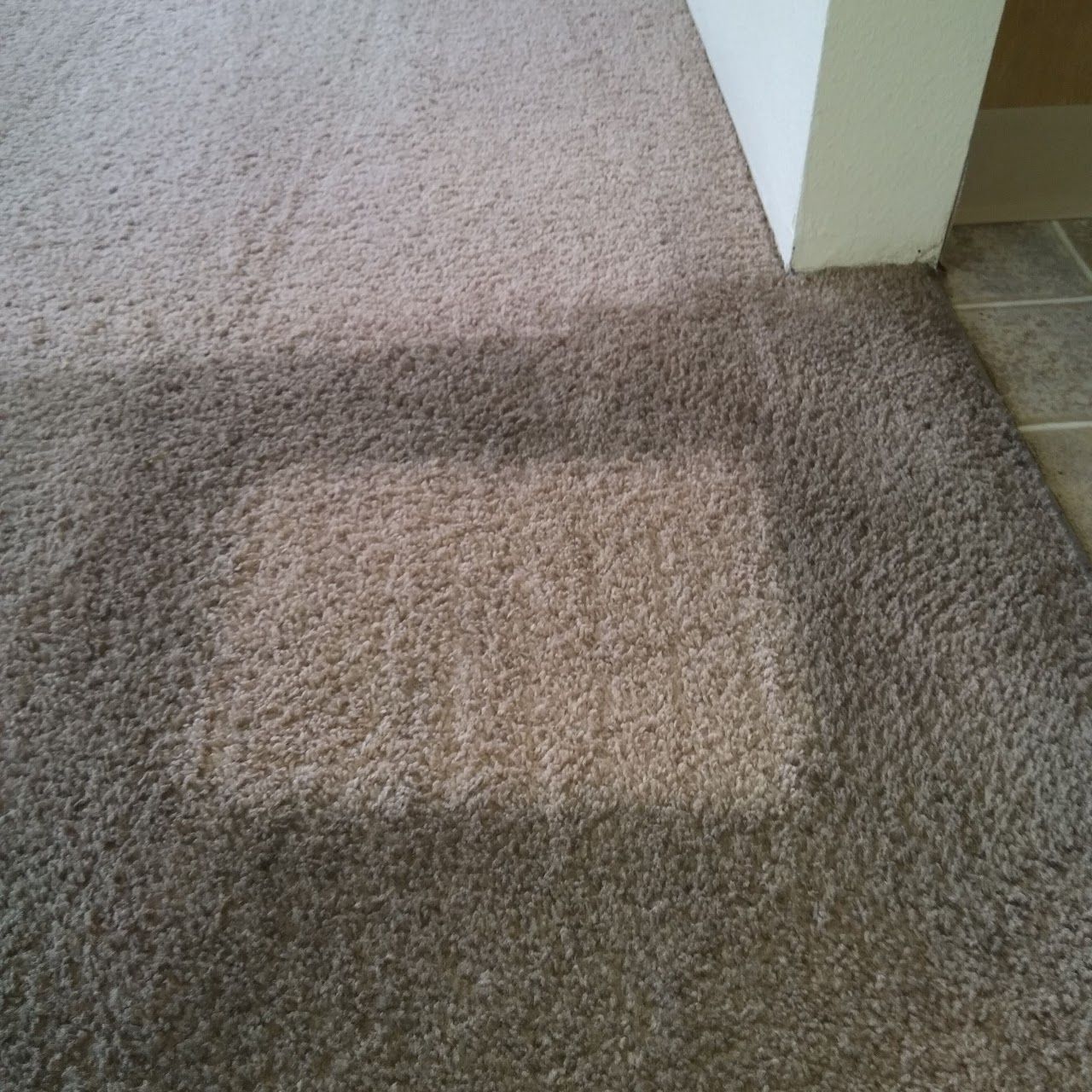 There is a square in the middle of the carpet.