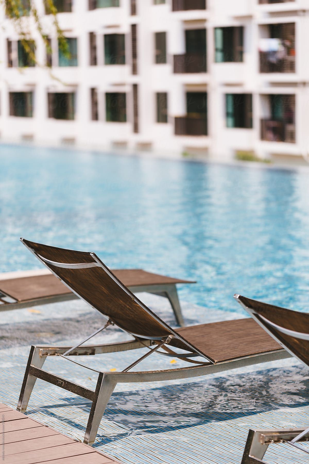 A group of white houses are sitting next to each other on a sunny day.