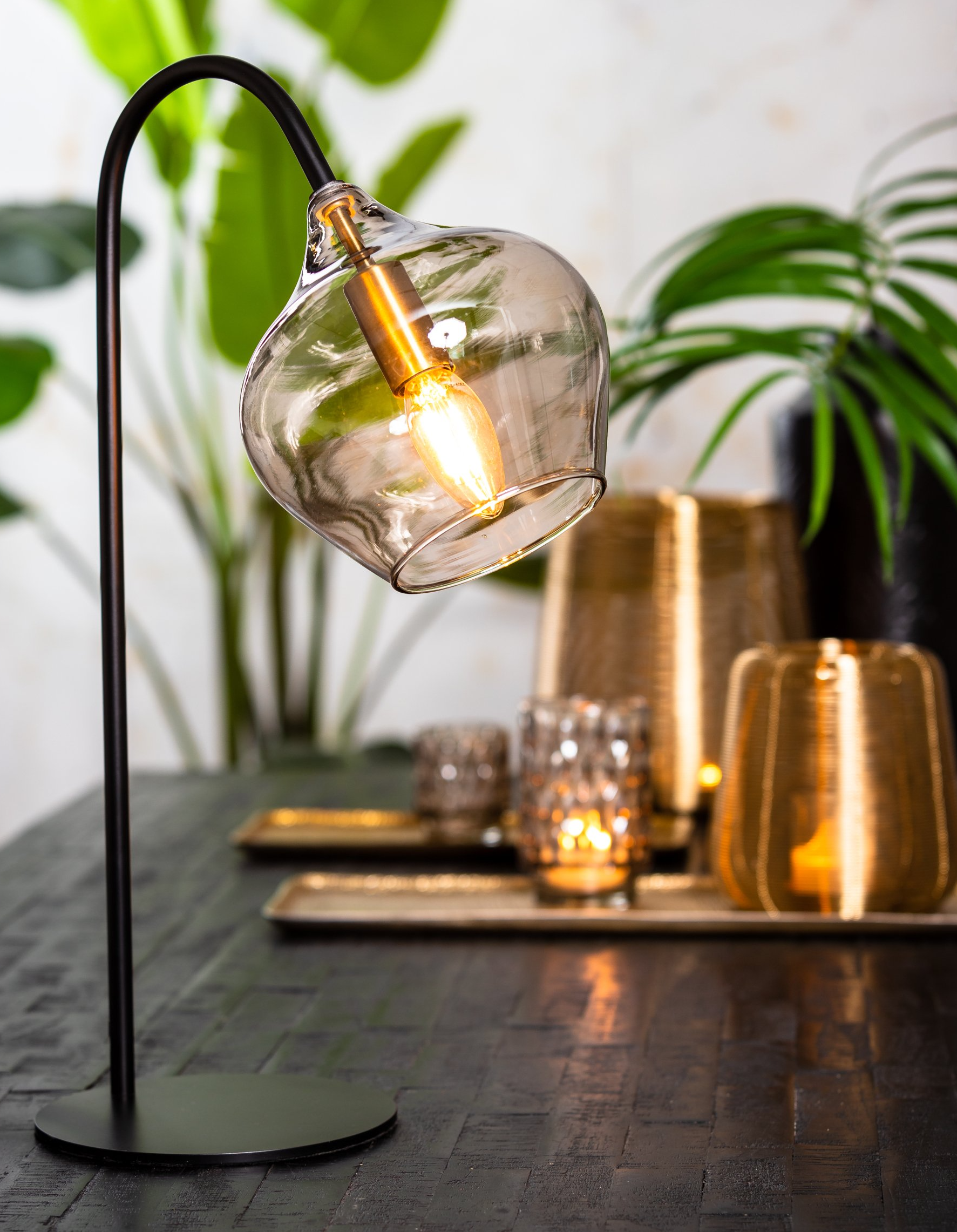 Tafellamp voet metaal zwart met kap rook glas