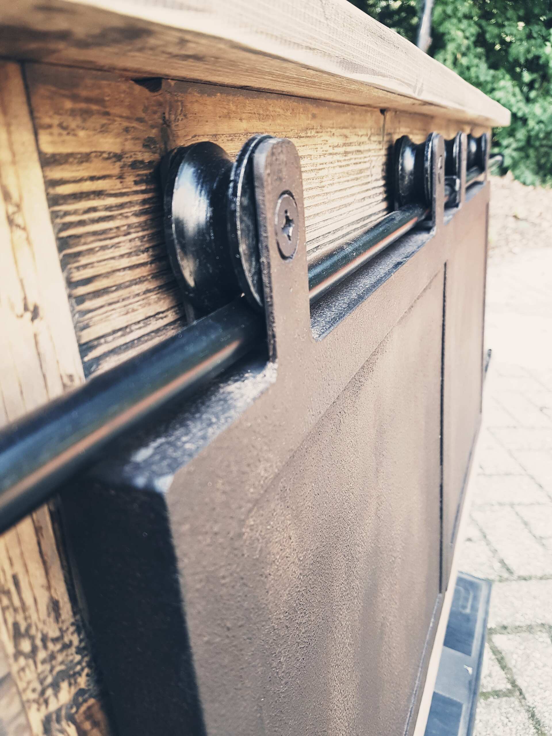 Laag TV meubel met lades en schuifdeuren op rails, Chinees Elm hout en metaal