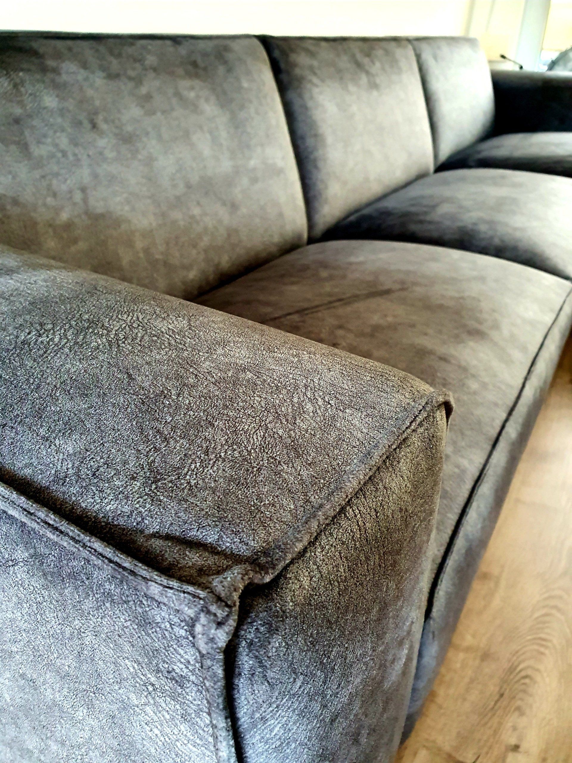 Grijze hoekbank met geknepen bies