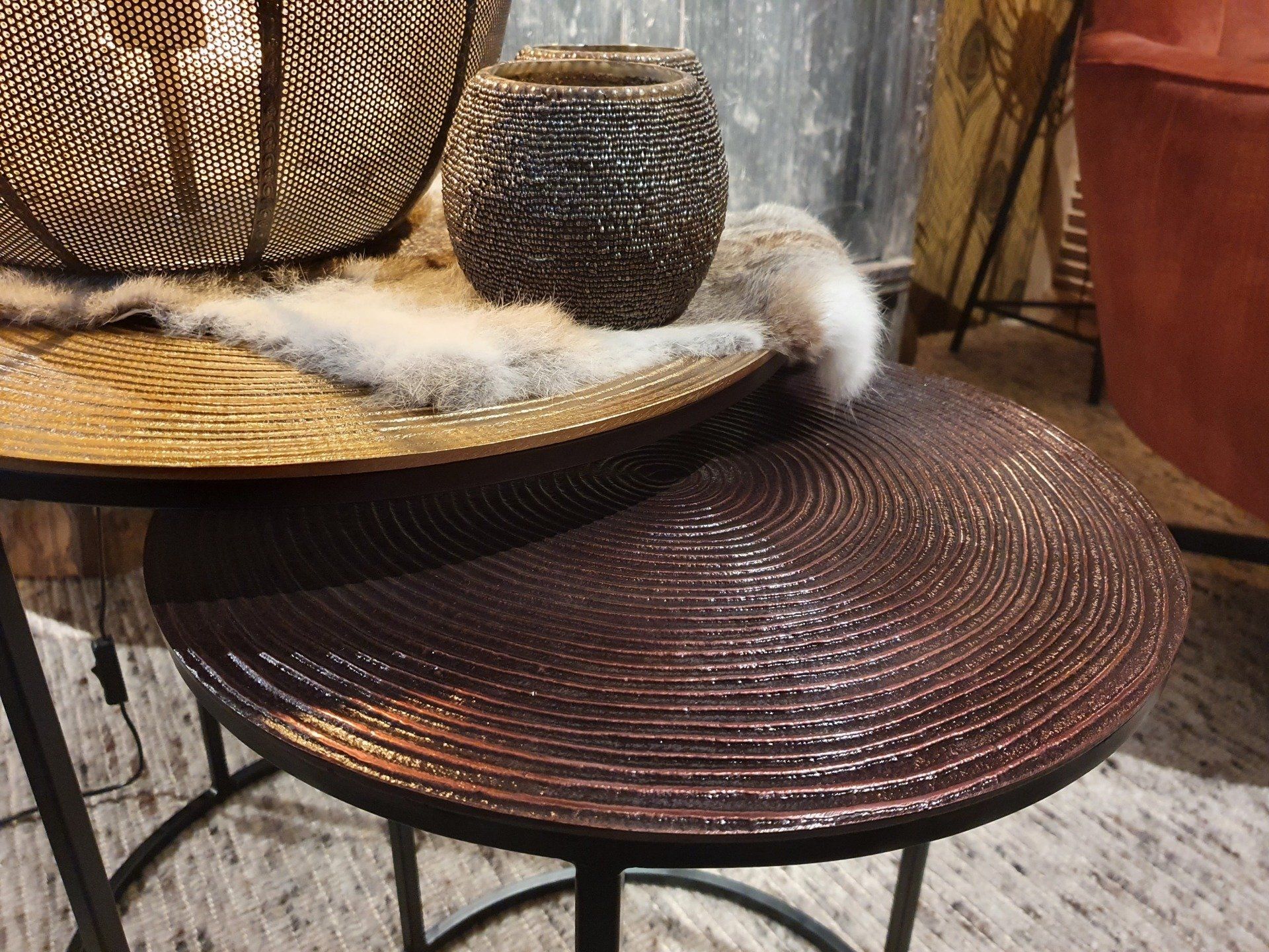 set ronde bijzettafels metaal goud koper