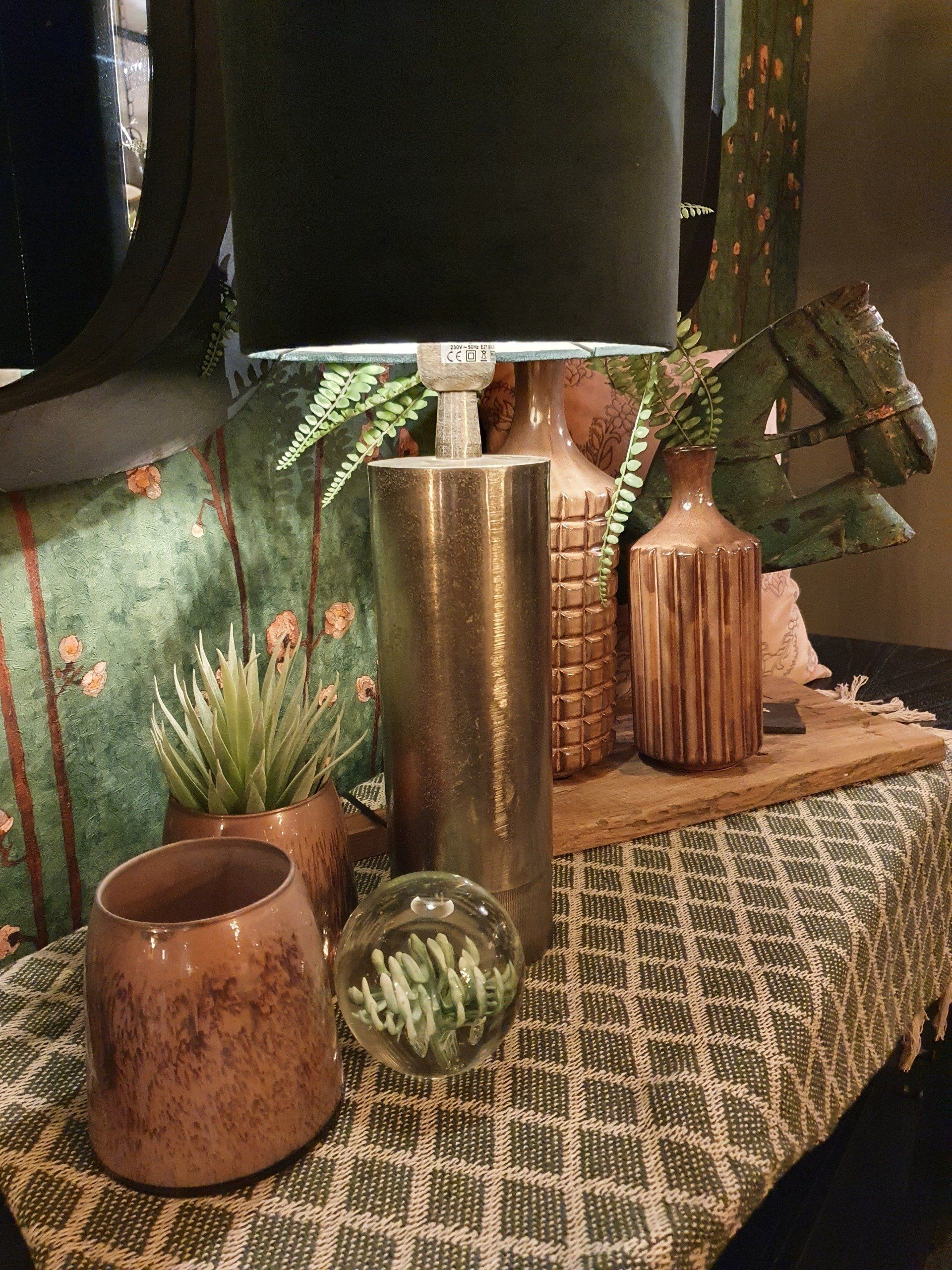 woonaccessoires theelichthouder en vaas roze, plaid met dessin groen, presse papier