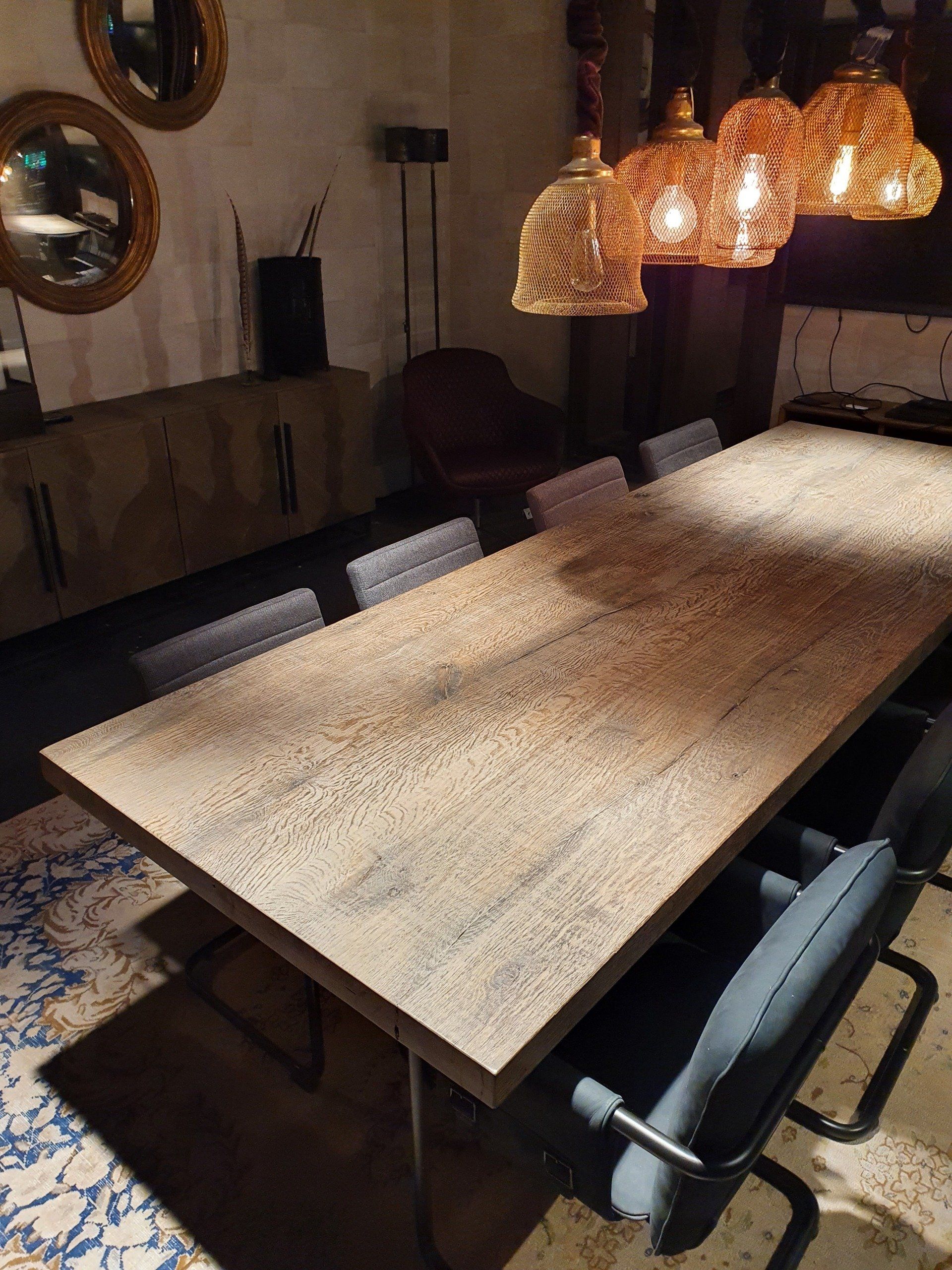 Eettafel oud eiken blad met poot metaal zwart