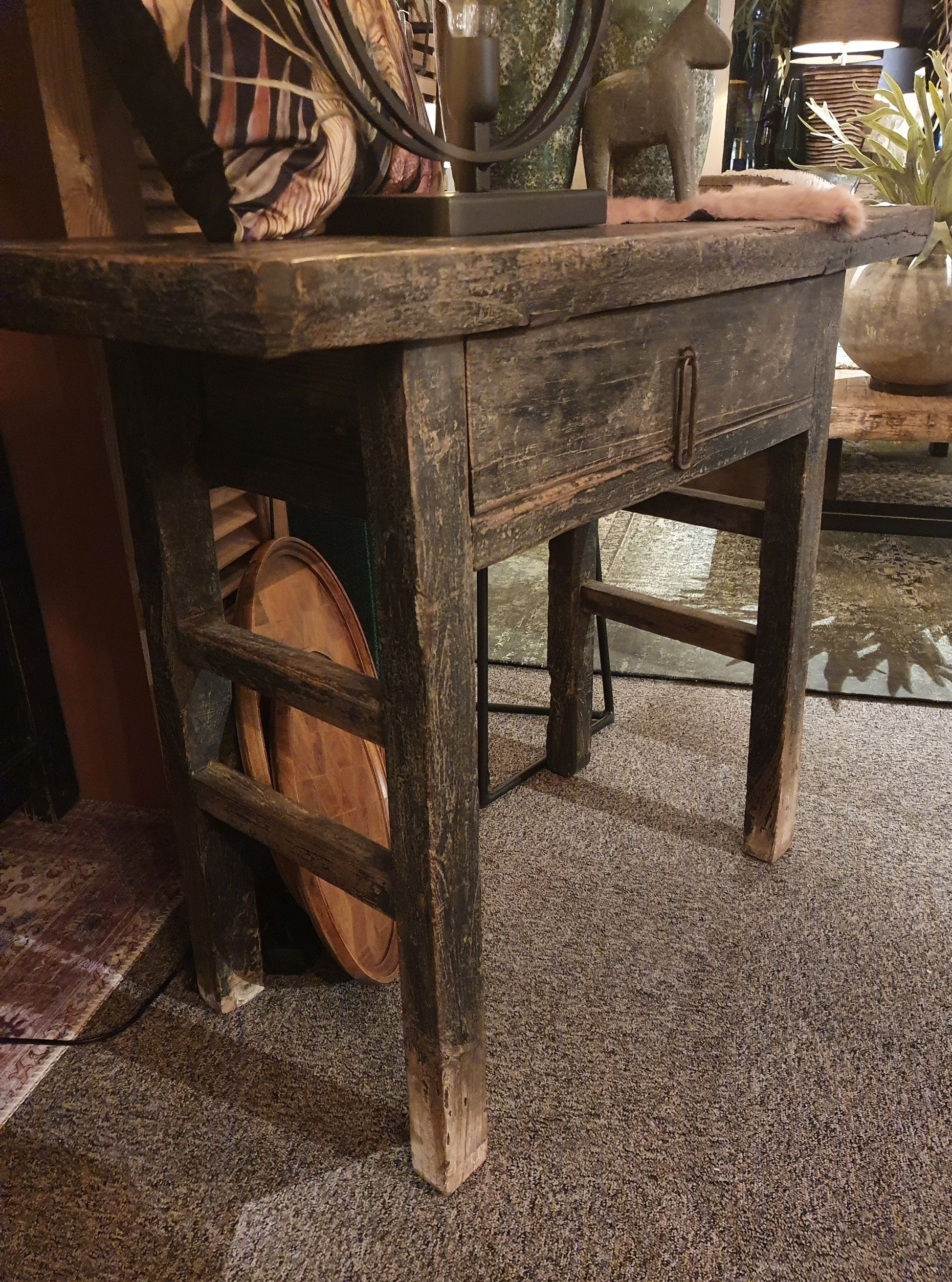 Originele oude sidetable met lade, Chinees Elm hout zwart