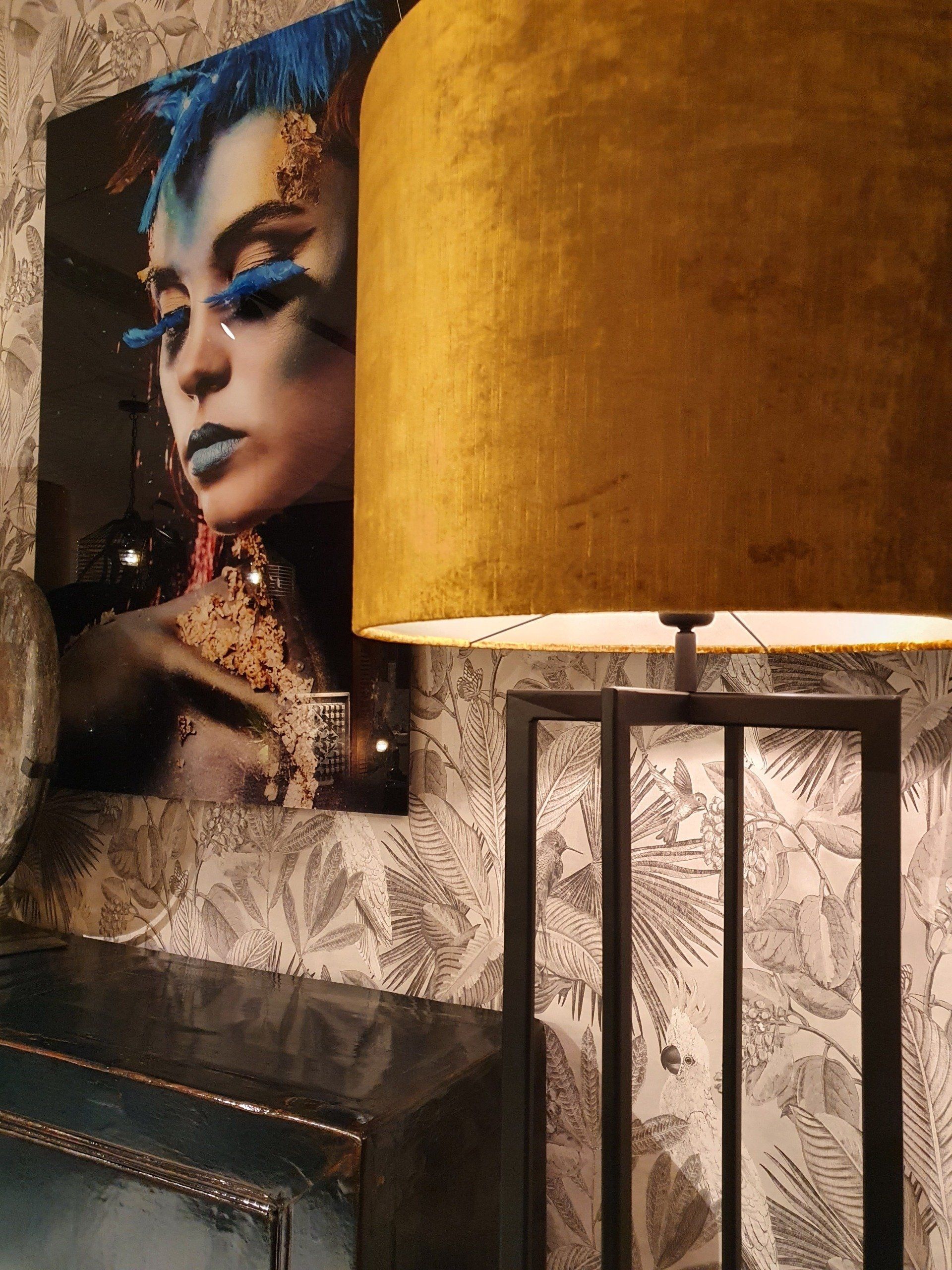 Metaal zwart staande lamp met kap goud velours