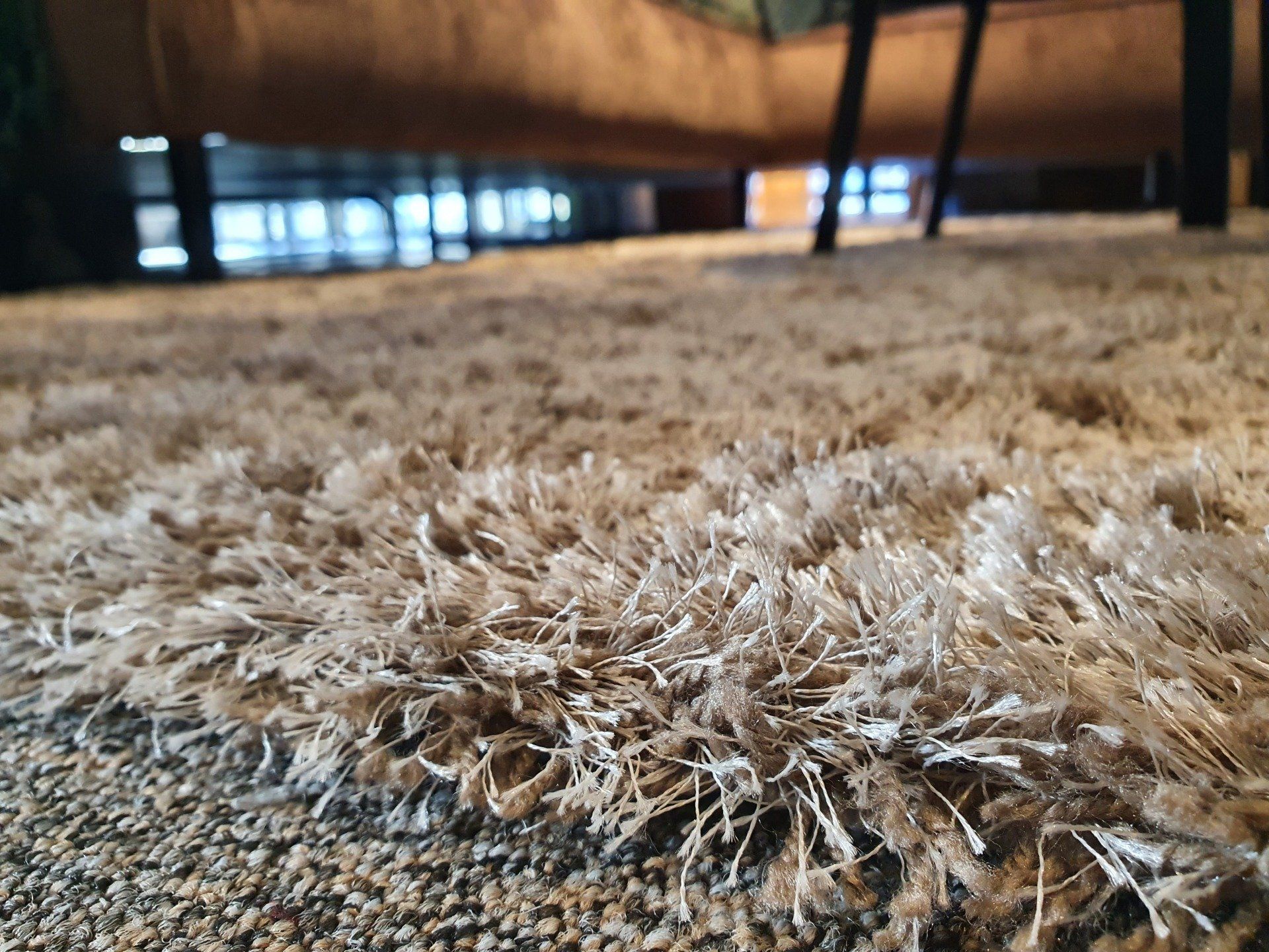 Hoogpolig vloerkleed beige gemêleerd