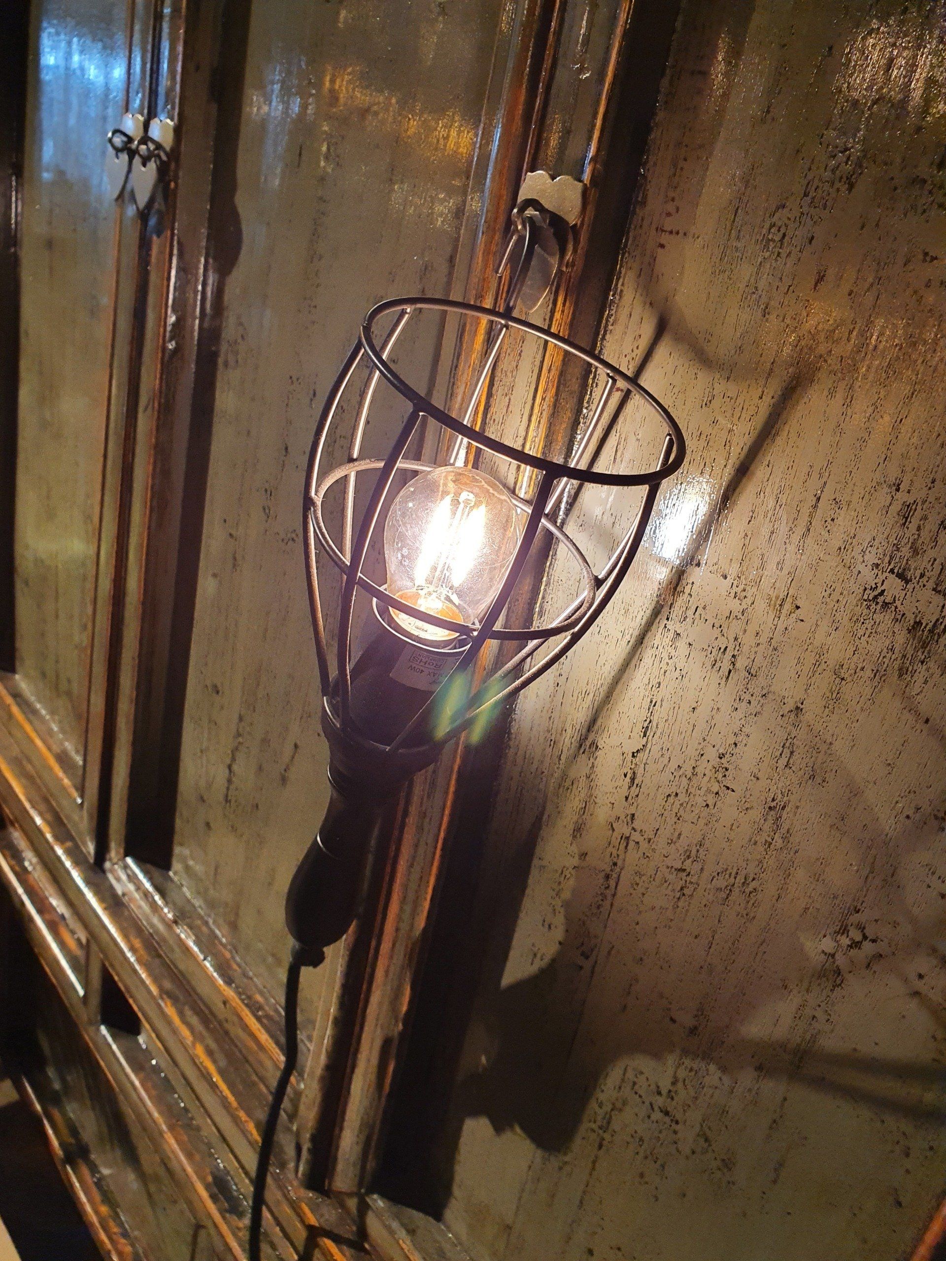 Industriële wandlamp worker, zwart metaal