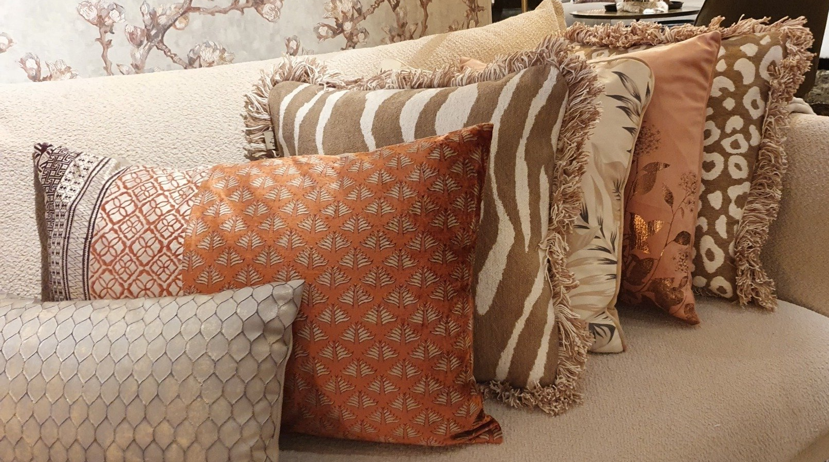 sierkussen beige oranje taupe, met print, ijsbrand