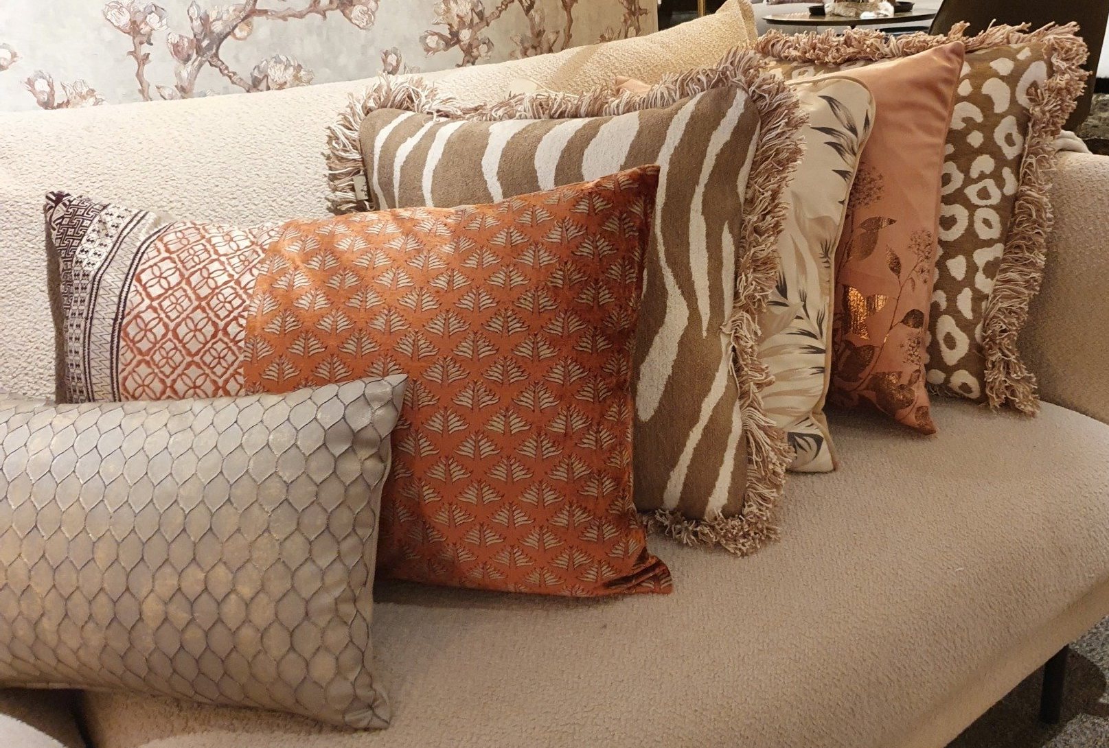 sierkussen beige oranje taupe, met print, ijsbrand