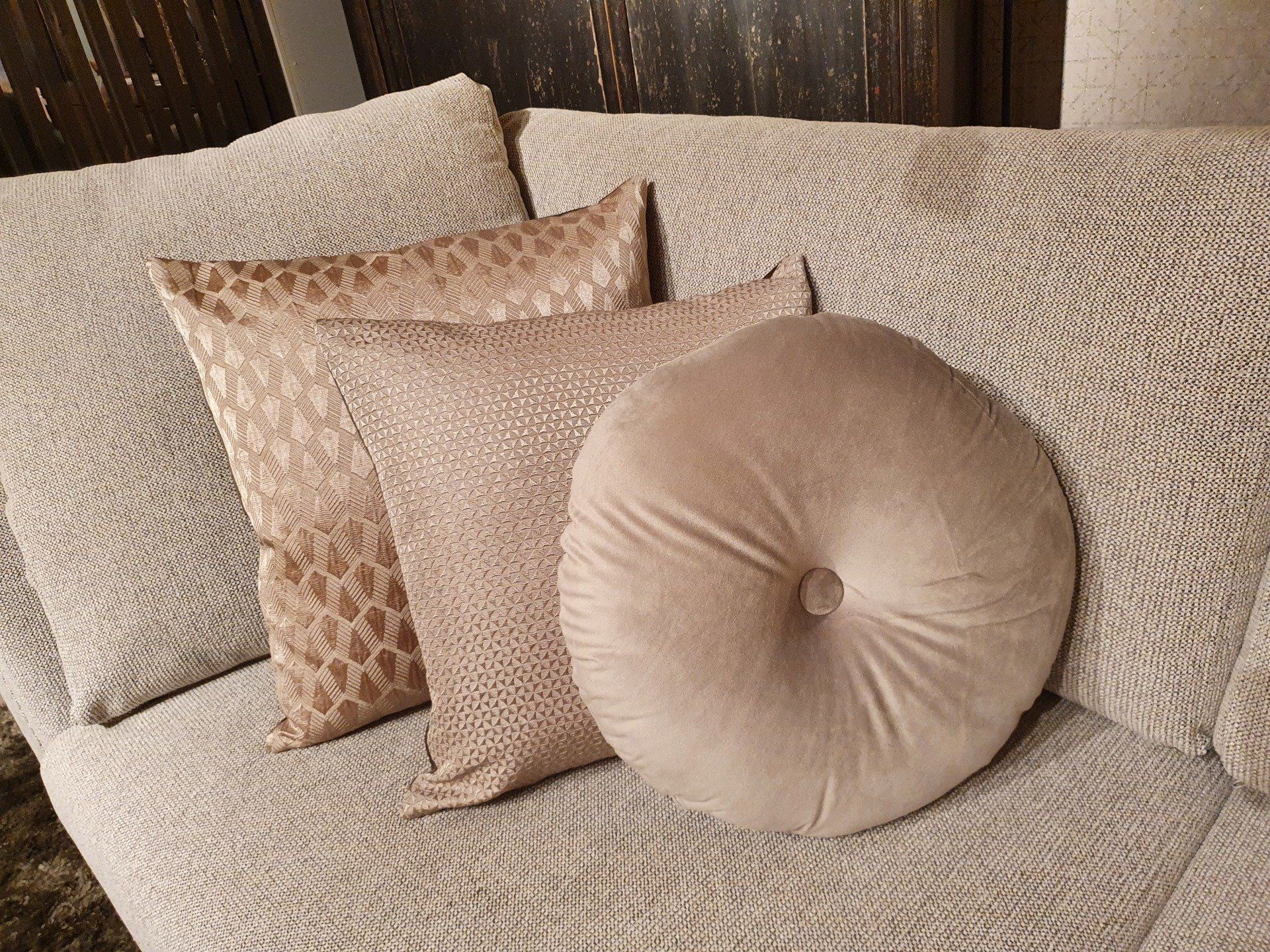 sierkussen vierkant en rond, beige met print, ijsbrand