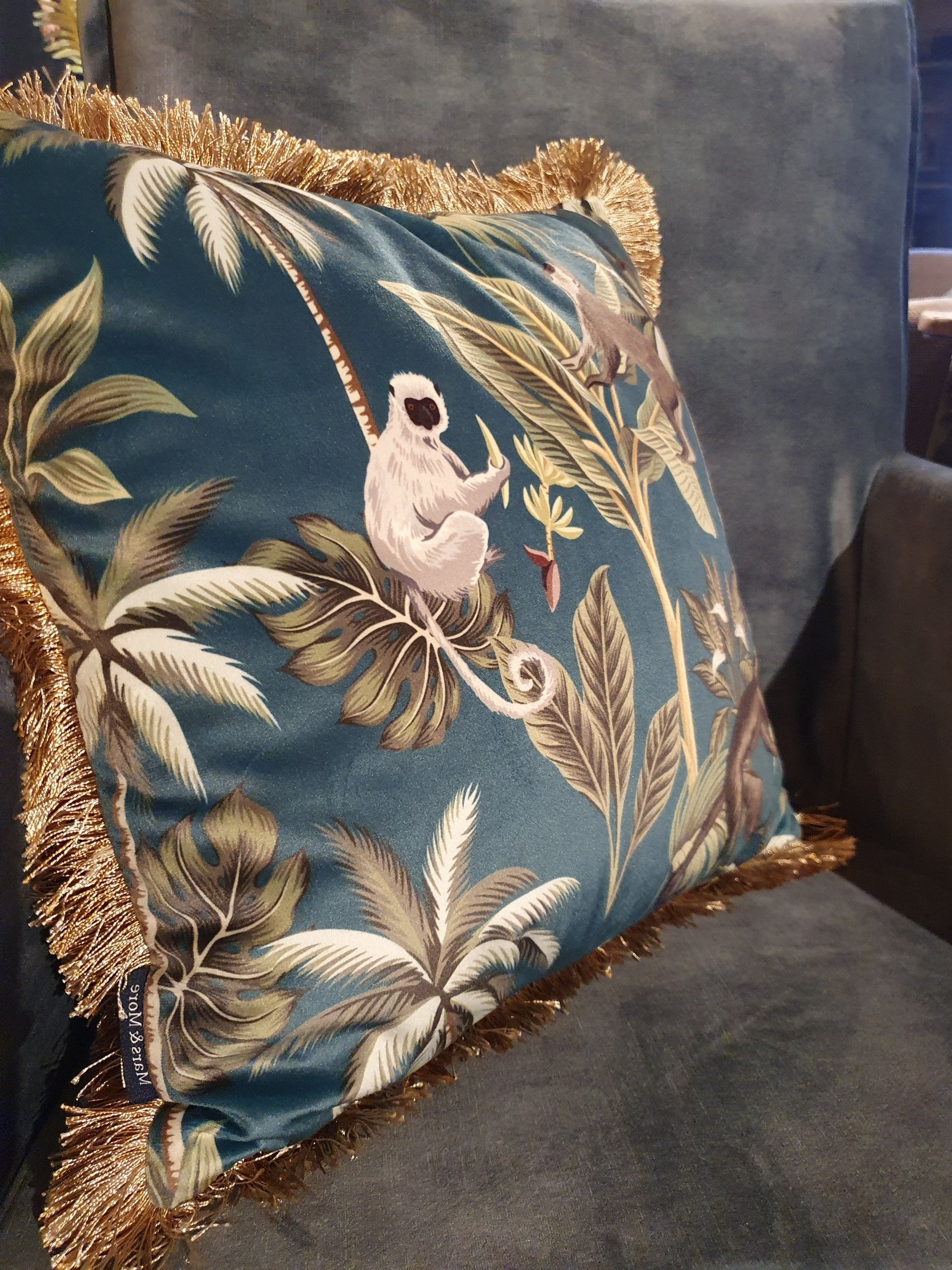 sierkussen petrol goud met print aap en franje