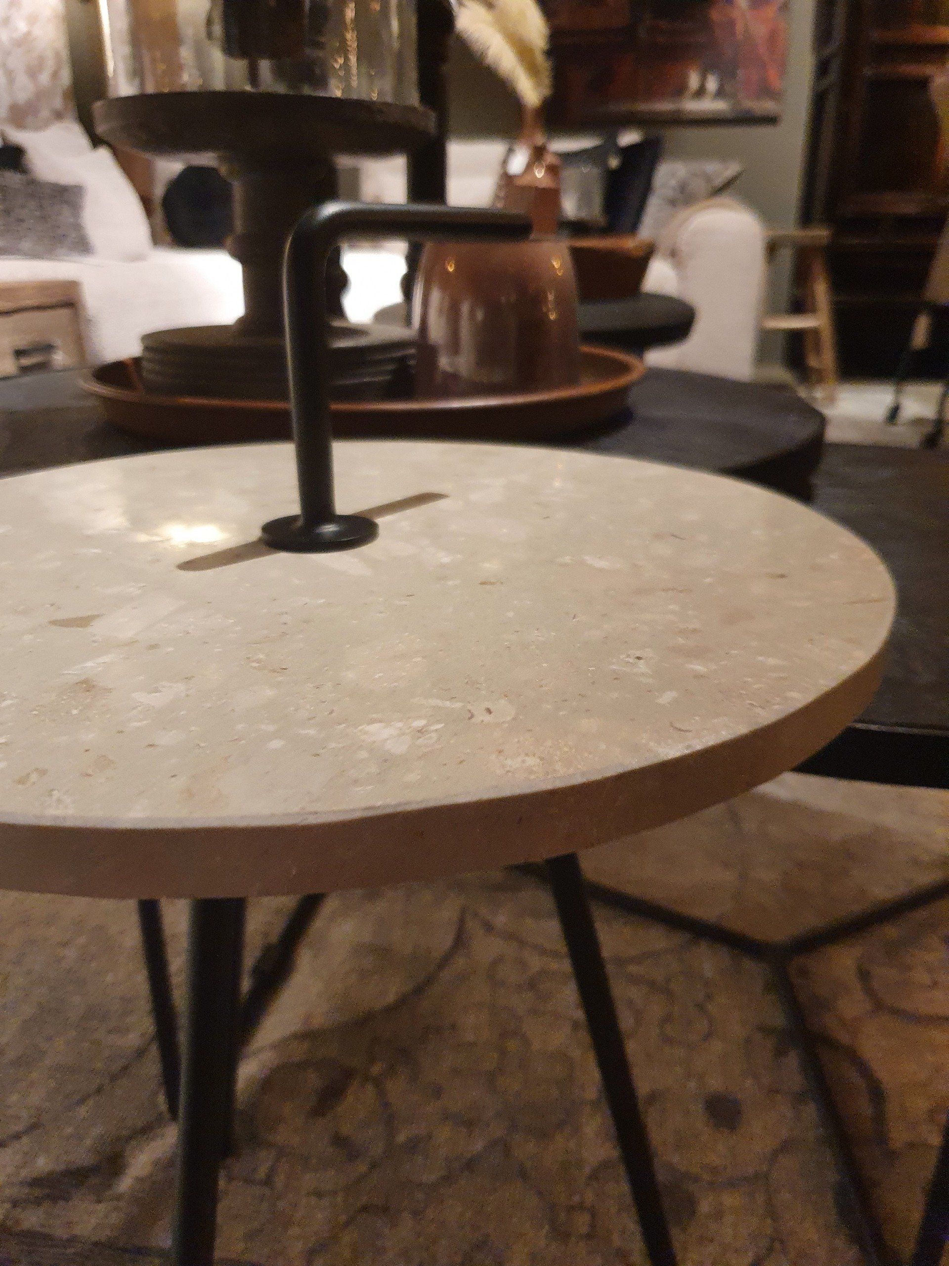 Bijzettafel rond goud bloemen