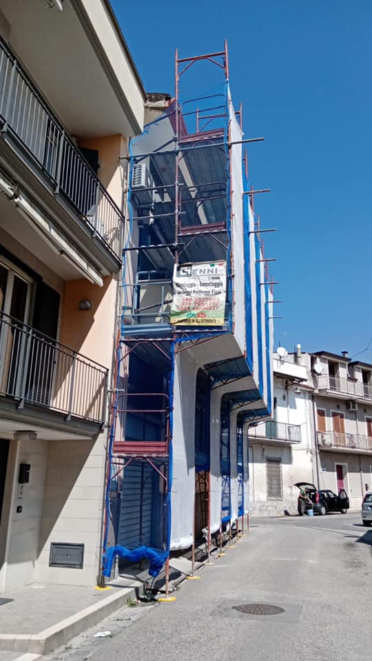 INSTALLAZIONE PONTEGGI PER EDILZIA