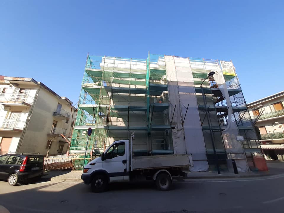 PONTEGGIO MONTATO SU PALAZZO