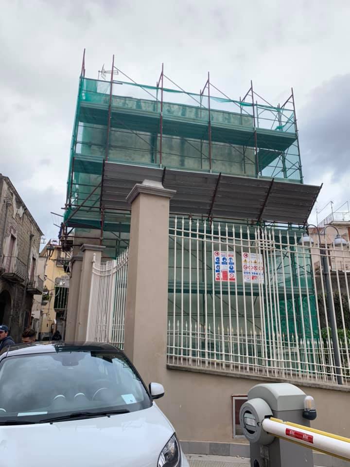 PONTEGGIO SU PALAZZO