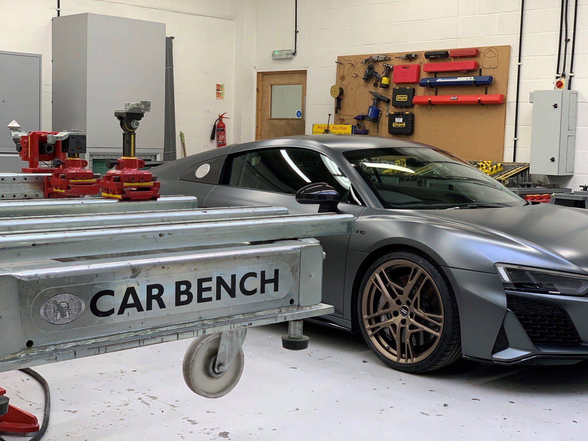accident repair centre Birmingham using Car Bench Technology
