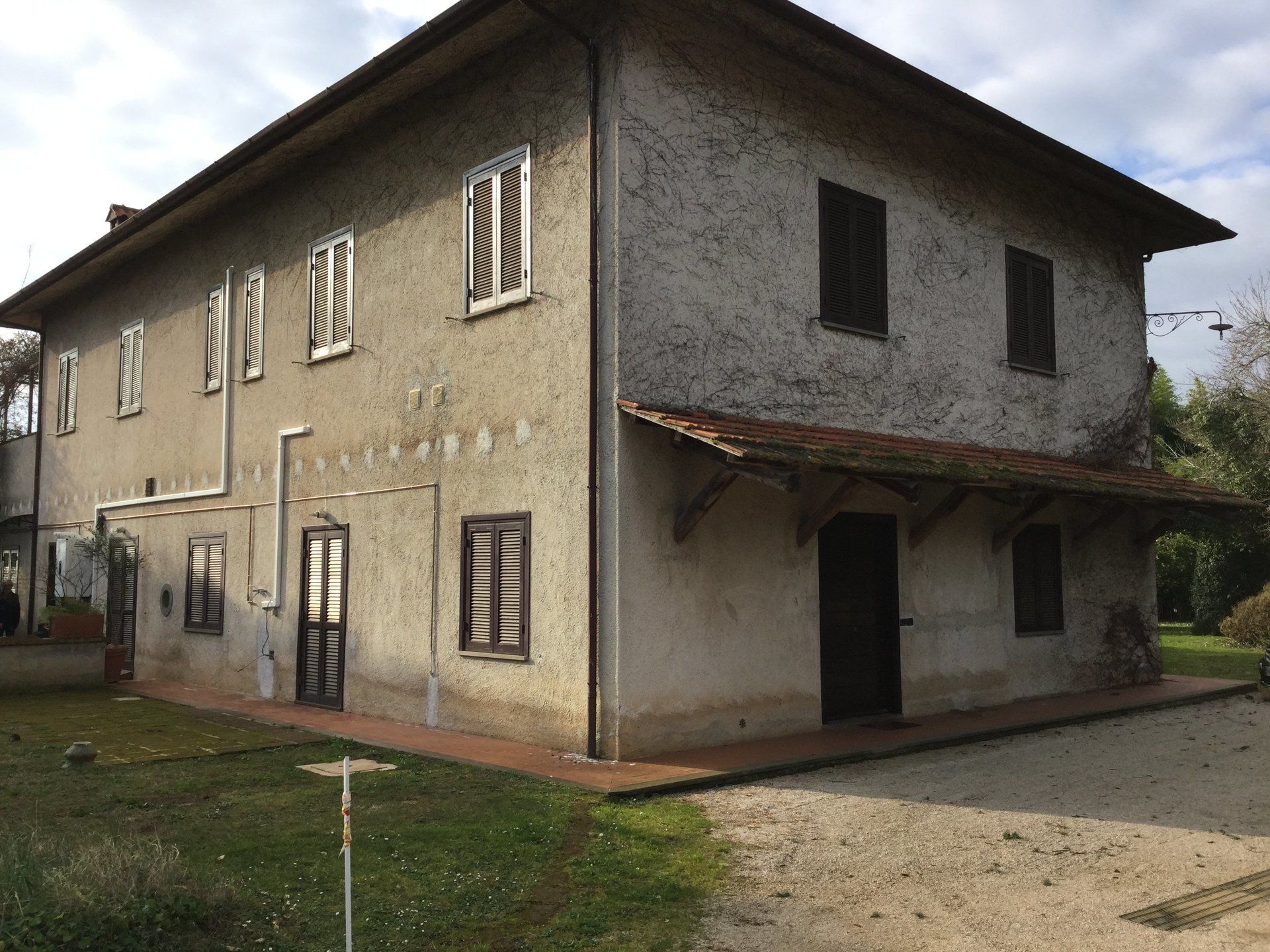 edificio a due piani