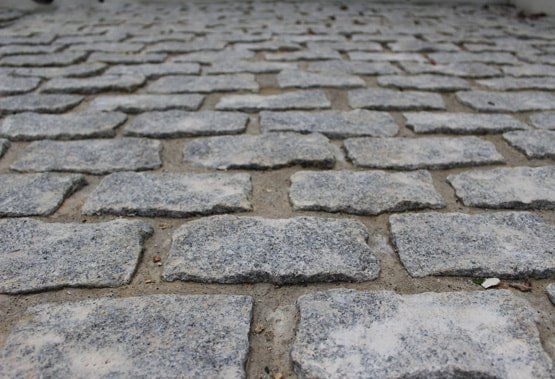 Driveways Coventry - grey stone cobbled driveway