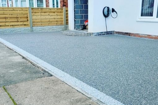 Resin driveway in Coventry with light grey granite block paving edging