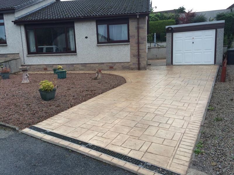 buff printed concrete driveway