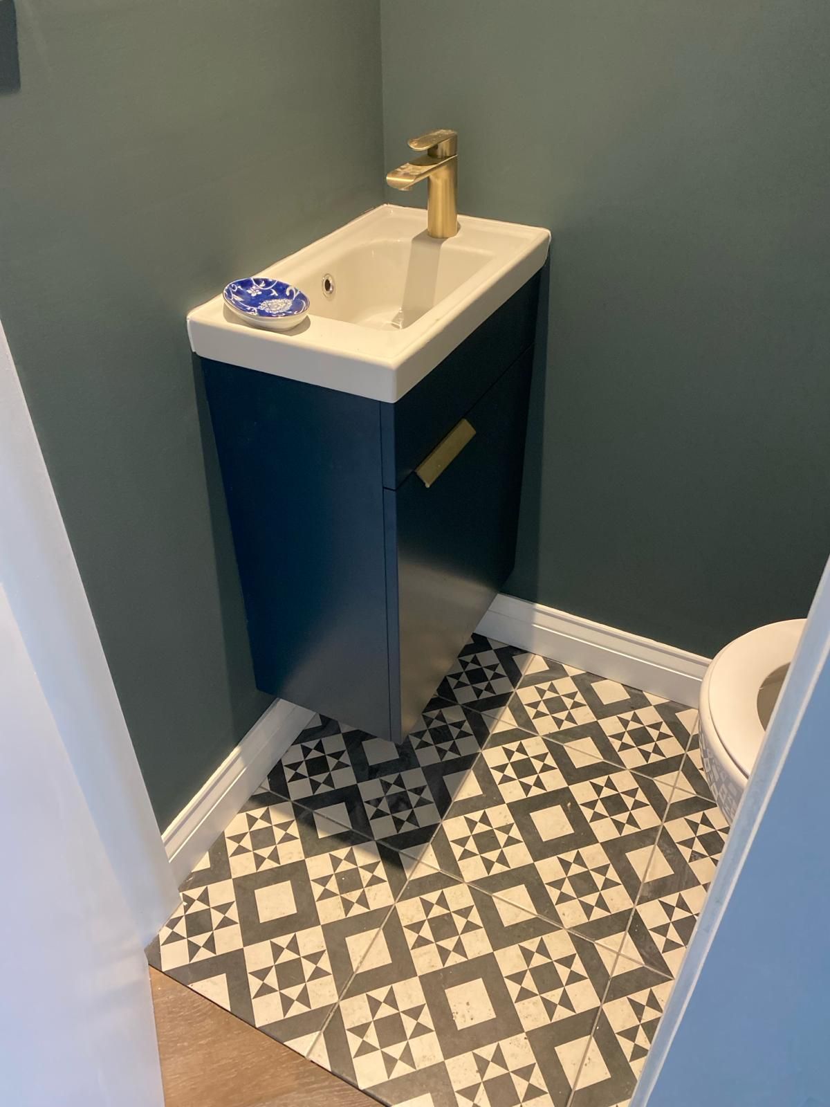a bathroom with a sink and toilet in a corner .