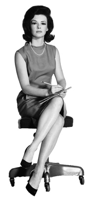 femme sur une chaise de bureau