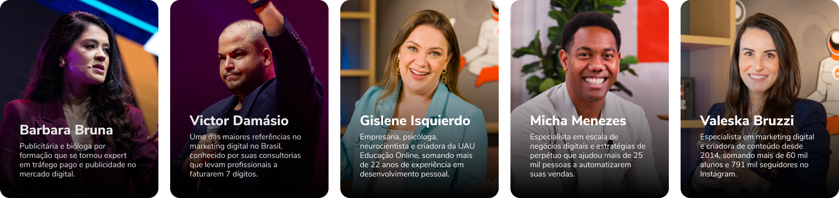 Um grupo de pessoas estão em pé, uma ao lado da outra, em uma fileira.