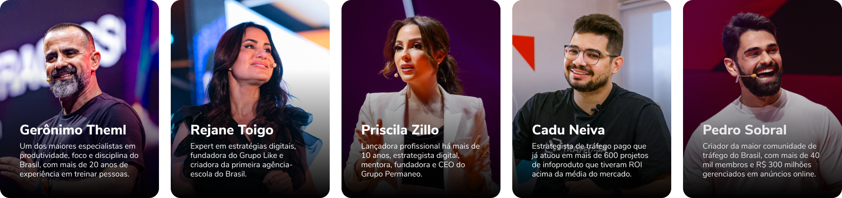 Um grupo de pessoas em pé, uma ao lado da outra, em um palco.
