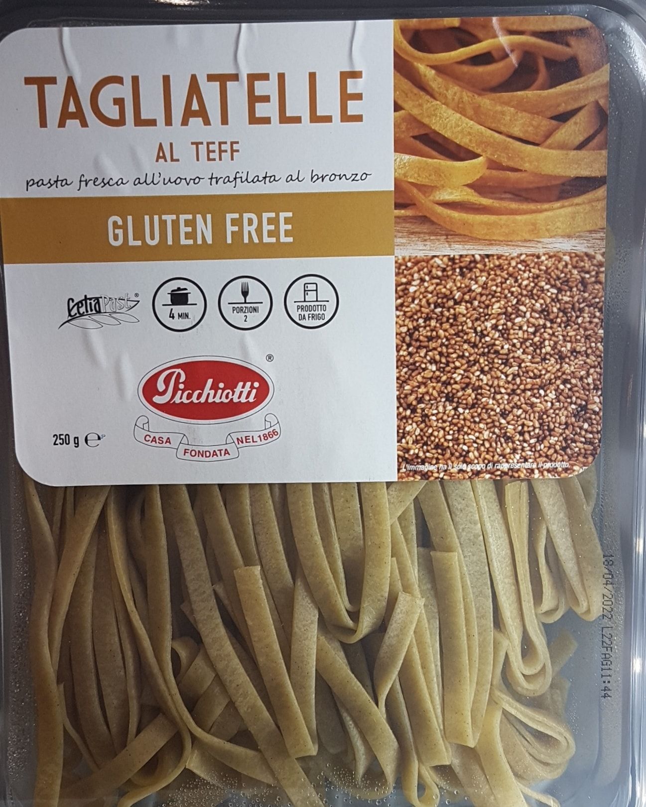 Tagliatelle senza glutine in un contenitore, con etichetta di testo e immagini ravvicinate di pasta e teff.