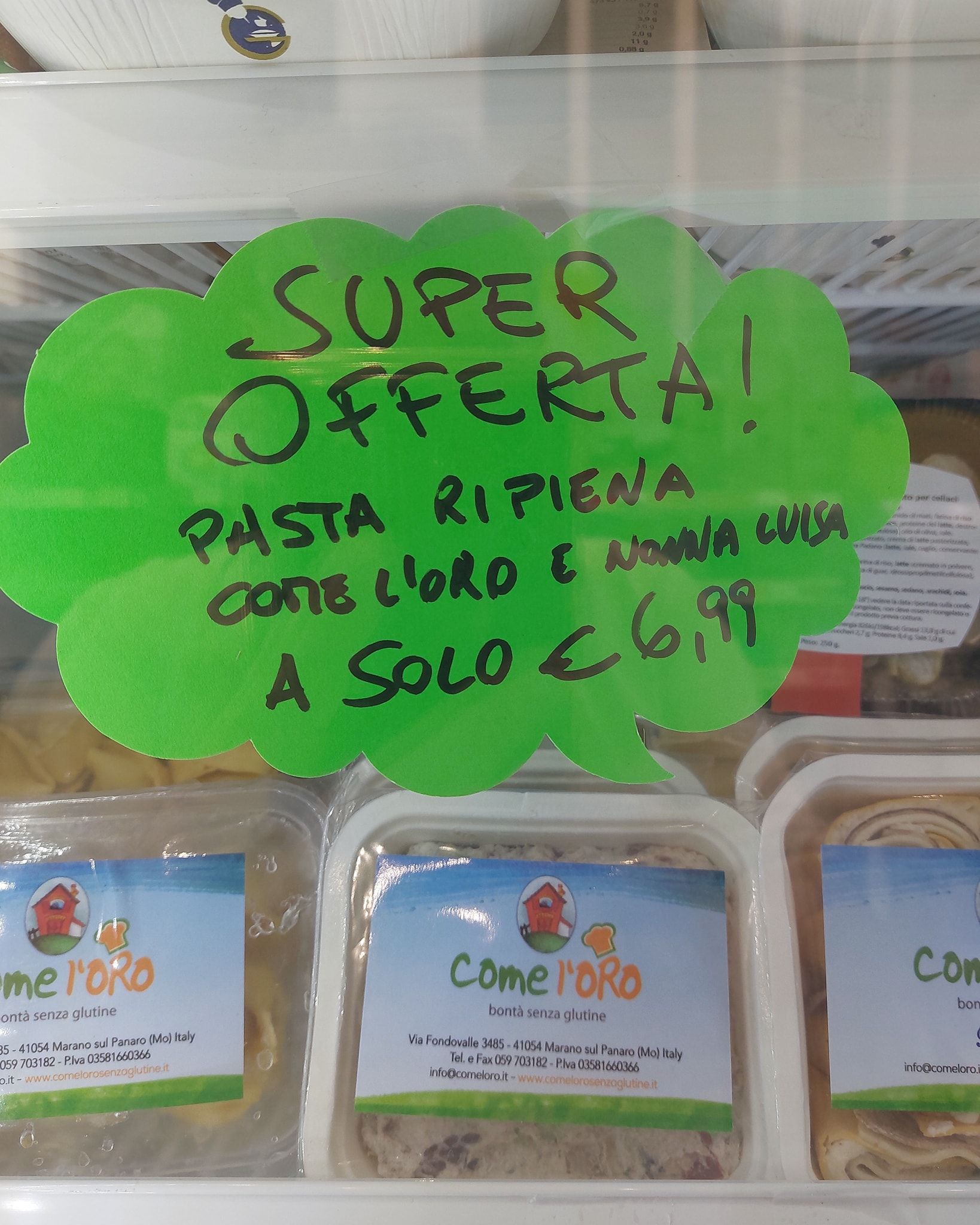 Il cartello verde recita 