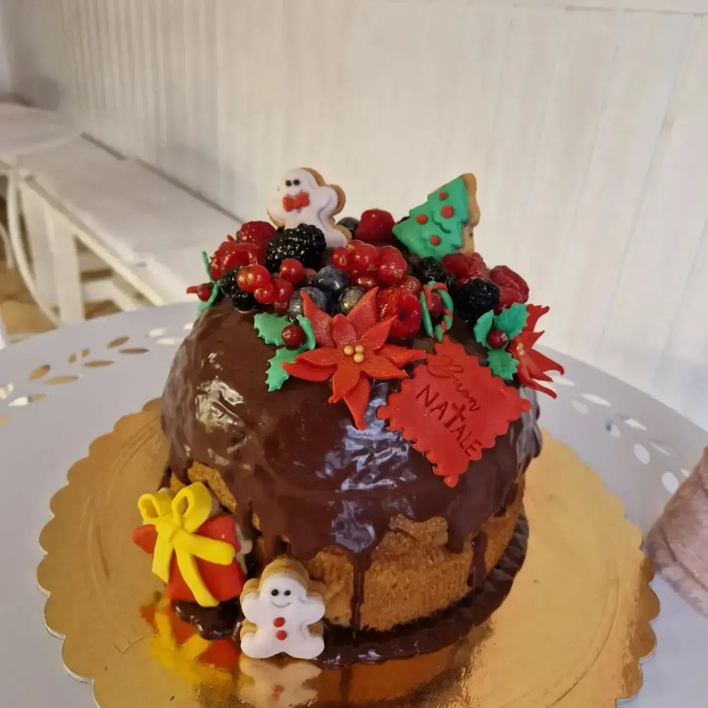 Torta natalizia con glassa al cioccolato