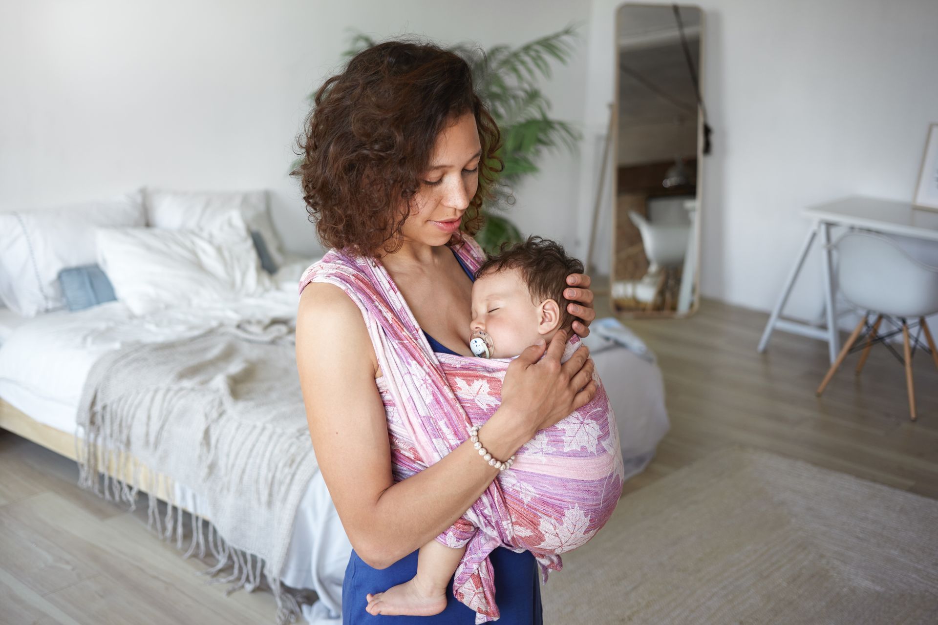 new mom babywearing for bonding