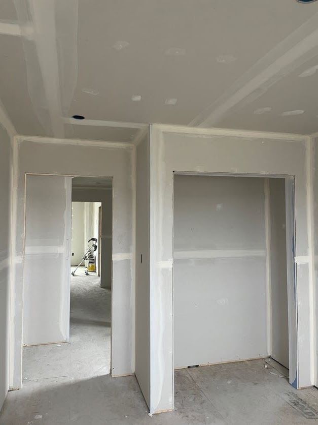Drywall interior construction: doorways and ceiling, unfinished, off-white.